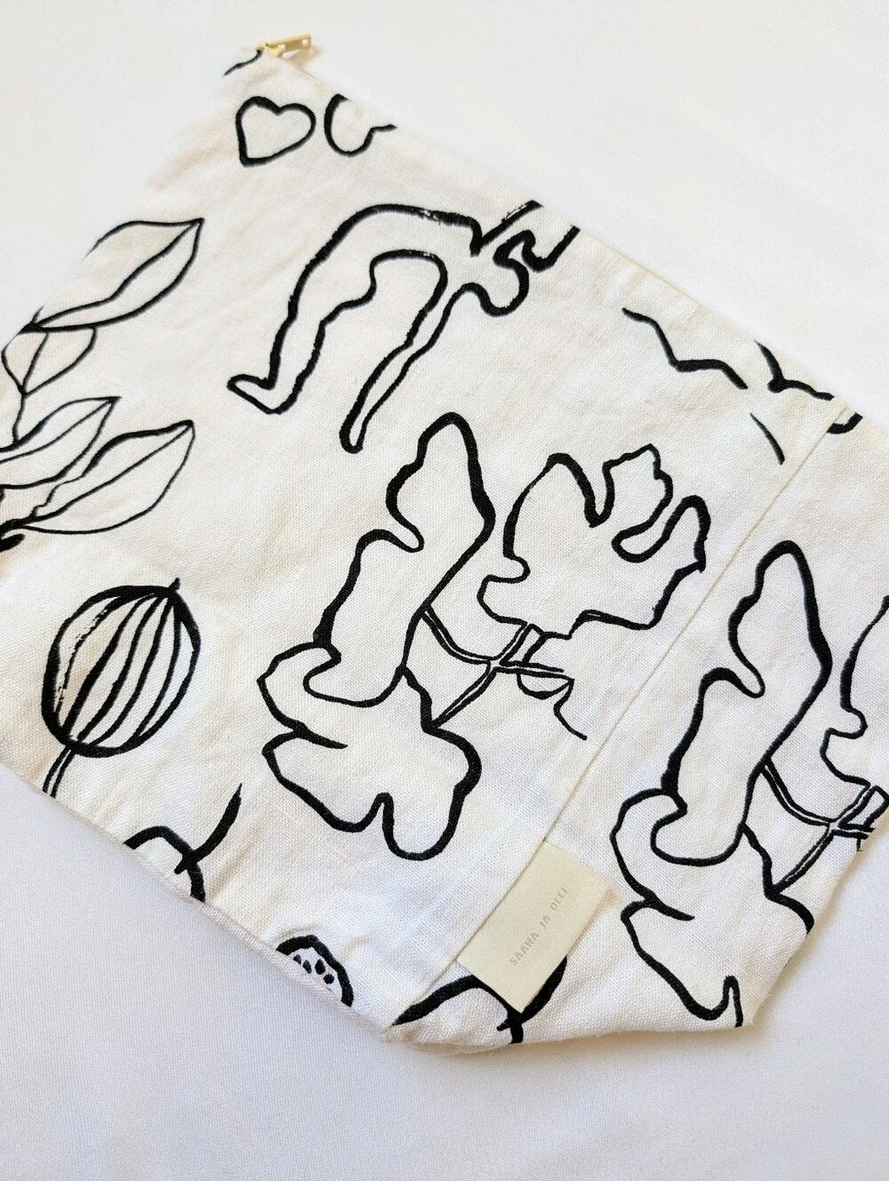 Saana ja Olli Cosmetic Bag Large Pouch White Black Abstract Botanical